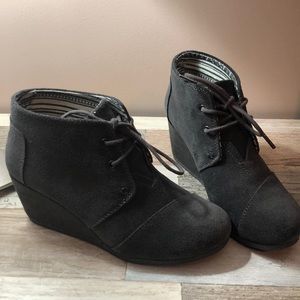 Toms suede heels
